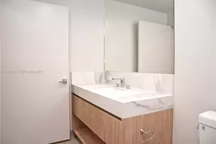 11 NE 6th St, Miami, FL 33132 - Photo 25