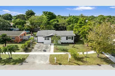 511 SW 72nd Ave, North Lauderdale, FL 33068 - Photo 23