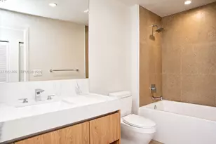 11 NE 6th St, Miami, FL 33132 - Photo 11