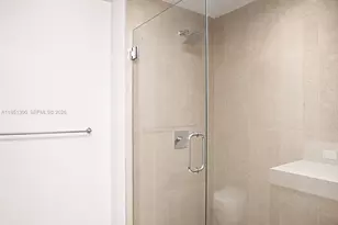 11 NE 6th St, Miami, FL 33132 - Photo 9
