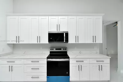 843 S Burns Ave S, Lehigh Acres, FL 33974 - Photo 11