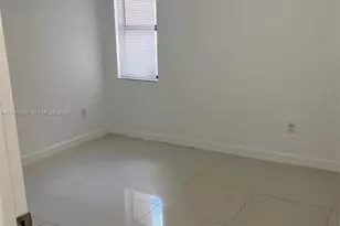 842 NE 209th St, Miami, FL 33179 - Photo 11