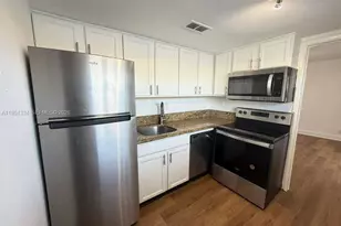 1361 NE 40th Pl, Oakland Park, FL 33334 - Photo 13