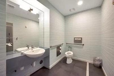 1900 N Bayshore Dr, Miami, FL 33132 - Photo 35