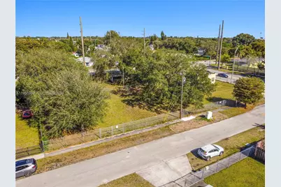 8610 NW 17th Ave, Miami, FL 33147 - Photo 11