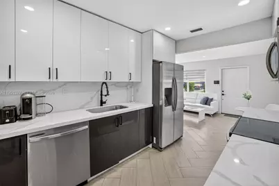 101 NE 47th Ct, Oakland Park, FL 33334 - Photo 9