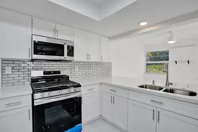 8436 Southampton Dr, Miramar, FL 33025 - Photo 25