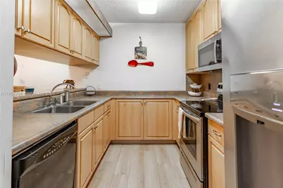 9135 SW 20th Pl #D, Davie, FL 33324 - Photo 11