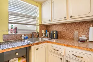 8861 Sunrise Lakes Blvd, Sunrise, FL 33322 - Photo 11