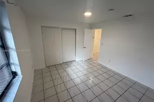 1719 NW 16th St, Miami, FL 33125 - Photo 9