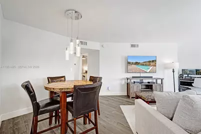 10501 W Broward Blvd #406, Plantation, FL 33324 - Photo 17