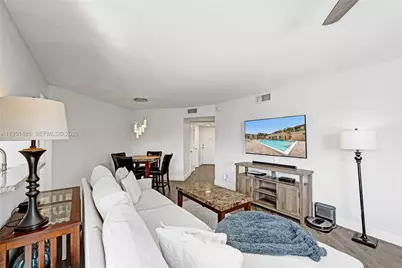 10501 W Broward Blvd #406, Plantation, FL 33324 - Photo 15