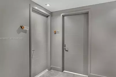 1010 Brickell Ave #1710, Miami, FL 33131 - Photo 9