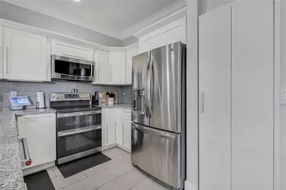 6047 Seminole Gardens Cir, Riviera Beach, FL 33418 - Photo 9
