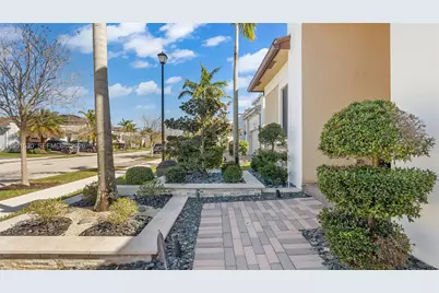 10530 S Lago Vista Cir, Parkland, FL 33076 - Photo 13