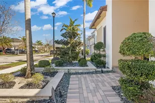 10530 S Lago Vista Cir, Parkland, FL 33076 - Photo 13