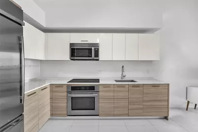 1300 Brickell Bay Dr #2507, Miami, FL 33131 - Photo 7