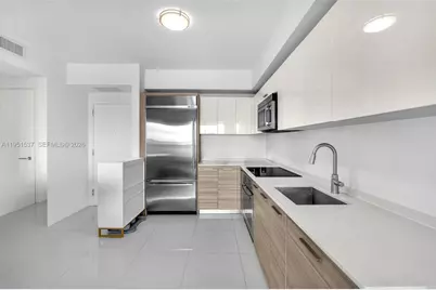 1300 Brickell Bay Dr #2507, Miami, FL 33131 - Photo 9