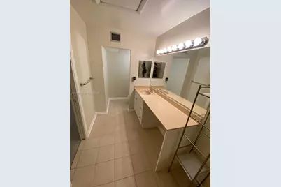 629 Executive Center Dr #J203, West Palm Beach, FL 33401 - Photo 11