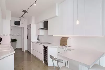 5025 Collins Ave #2107, Miami Beach, FL 33140 - Photo 7