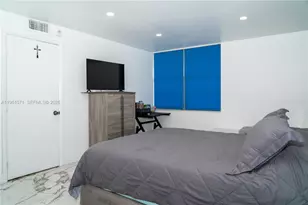 854 NW 87th Ave, Miami, FL 33172 - Photo 11