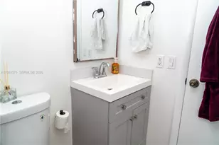 854 NW 87th Ave, Miami, FL 33172 - Photo 9