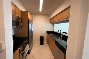 31 SE 5th St, Miami, FL 33131 - Photo 5