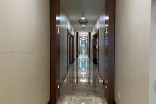 31 SE 5th St, Miami, FL 33131 - Photo 13