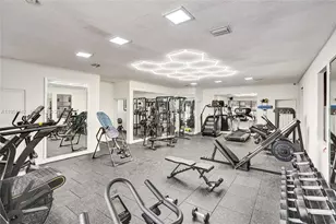 8145 NW 7th St, Miami, FL 33126 - Photo 37