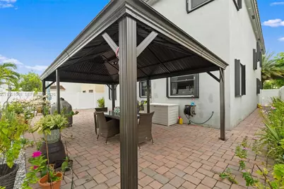 3521 W 92nd Pl, Hialeah, FL 33018 - Photo 15