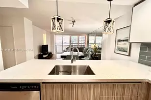 600 NE 36th St, Miami, FL 33137 - Photo 13