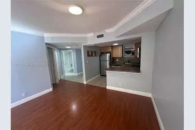 8290 Lake Dr #502, Doral, FL 33166 - Photo 7