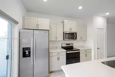 767 SE 18th St, Homestead, FL 33034 - Photo 5