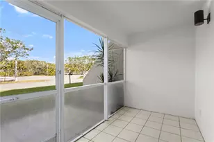 100 Lakeview Dr, Weston, FL 33326 - Photo 3