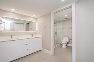 520 Brickell Key Dr, Miami, FL 33131 - Photo 23