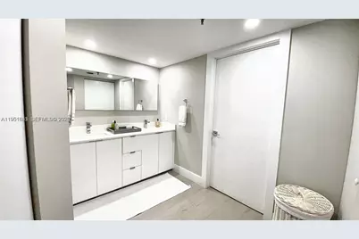 520 Brickell Key Dr #A1010, Miami, FL 33131 - Photo 17