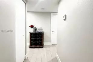 520 Brickell Key Dr, Miami, FL 33131 - Photo 9