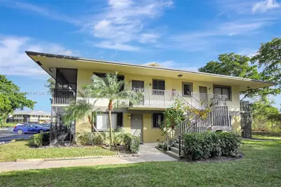 588 Trace Cir #211, Deerfield Beach, FL 33441 - Photo 3