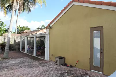 18801 NW 5th St, Pembroke Pines, FL 33029 - Photo 15