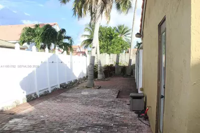 18801 NW 5th St, Pembroke Pines, FL 33029 - Photo 17