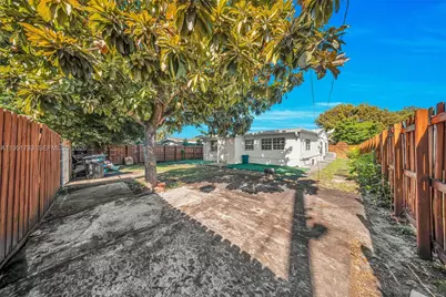 1624 NE 175th St, North Miami Beach, FL 33162 - Photo 33