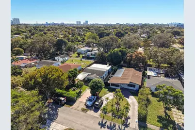 1624 NE 175th St, North Miami Beach, FL 33162 - Photo 5