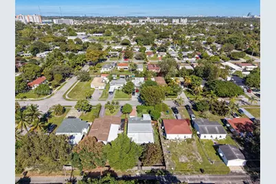 1624 NE 175th St, North Miami Beach, FL 33162 - Photo 45