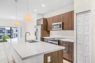 7865 NW 104th Ave, Doral, FL 33178 - Photo 11