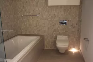 68 SE 6th St, Miami, FL 33131 - Photo 13