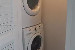 68 SE 6th St, Miami, FL 33131 - Photo 5