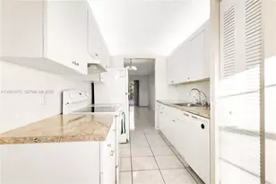 650 SW 124th Terrace, Pembroke Pines, FL 33027 - Photo 7