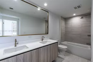 77 SE 5th St, Miami, FL 33131 - Photo 19