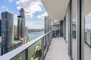 77 SE 5th St, Miami, FL 33131 - Photo 21