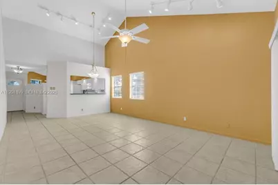 8209 Waterford Ave, Tamarac, FL 33321 - Photo 17